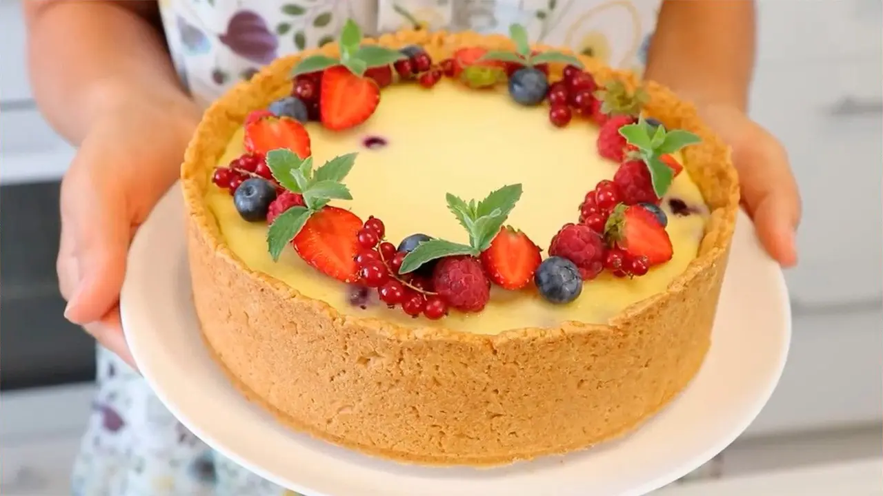 Сметанник с ягодами