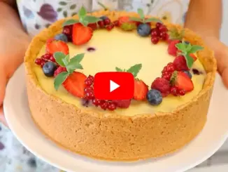 Сметанник с ягодами